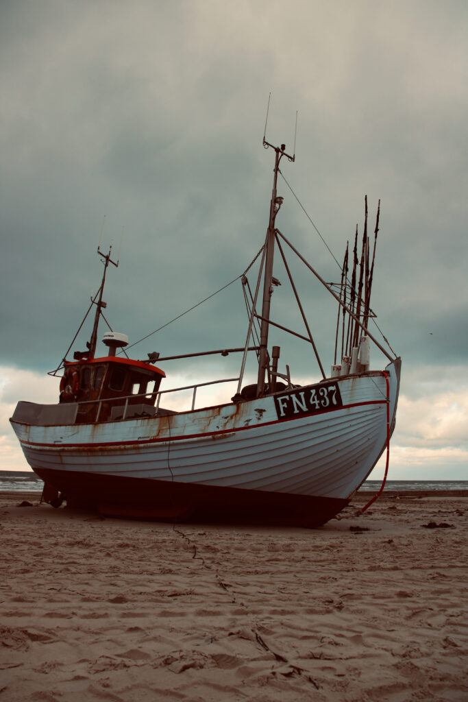 Fiskekutter på Løkken strand